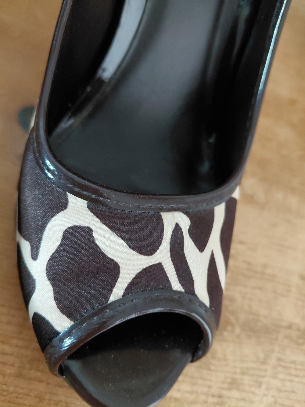Charlotte Russe Size 8 Brown & Cream Giraffe-Print Peep Toe Wedges Heels - Picture 8 of 8